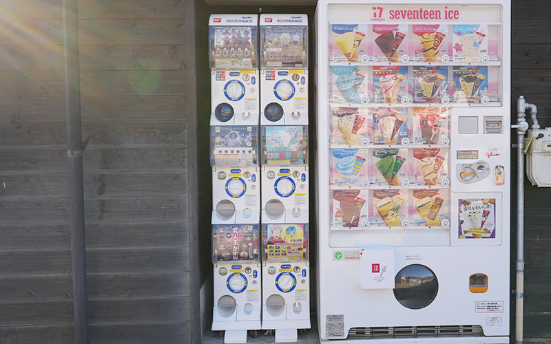 アイスクリームの自動販売機、カプセルトイ